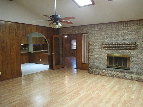 3rd image of 3837 Honeysuckle Ln