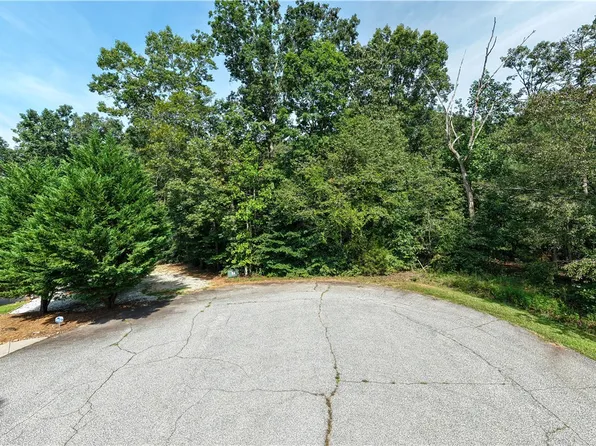 218 High Meadows Dr, Westminster, SC 29693