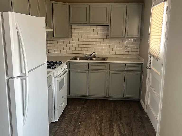 2910 Van Buren Ave #5 — Photo 6