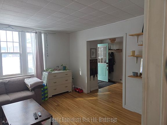5th image of 15 Barrie St