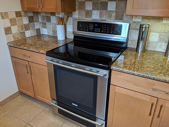 5th image of 940 College Dr