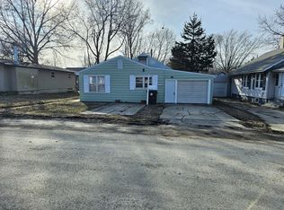 313 S Cain St, Clinton, IL 61727