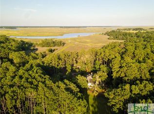 2173 Grove Point Rd, Savannah, GA 31419