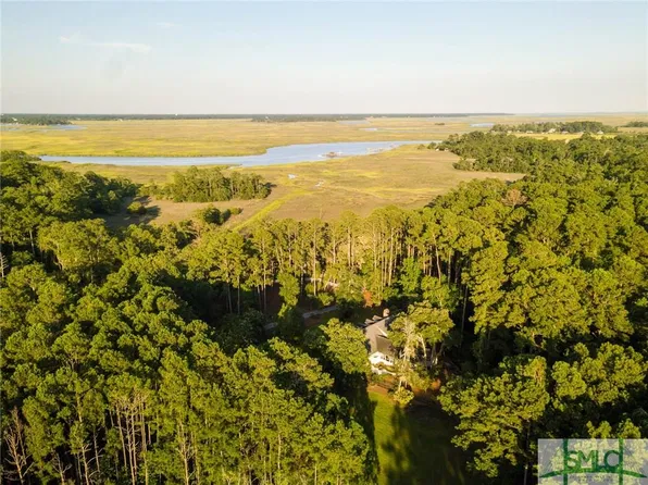 2173 Grove Point Rd, Savannah, GA 31419