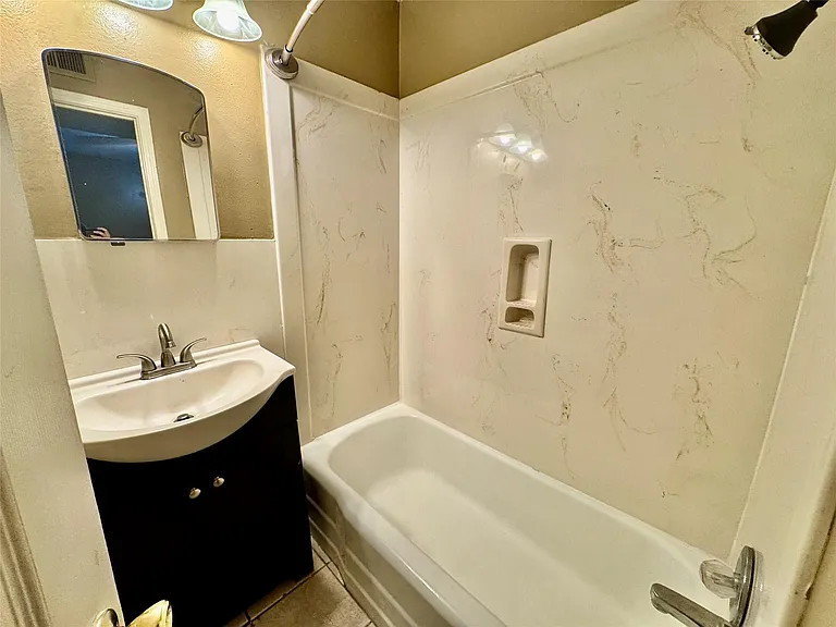 2201 N Grand Blvd #11 — Photo 13