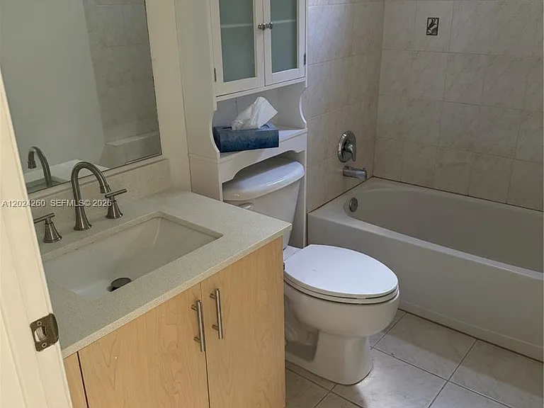2851 Riverside Dr #205 — Photo 7