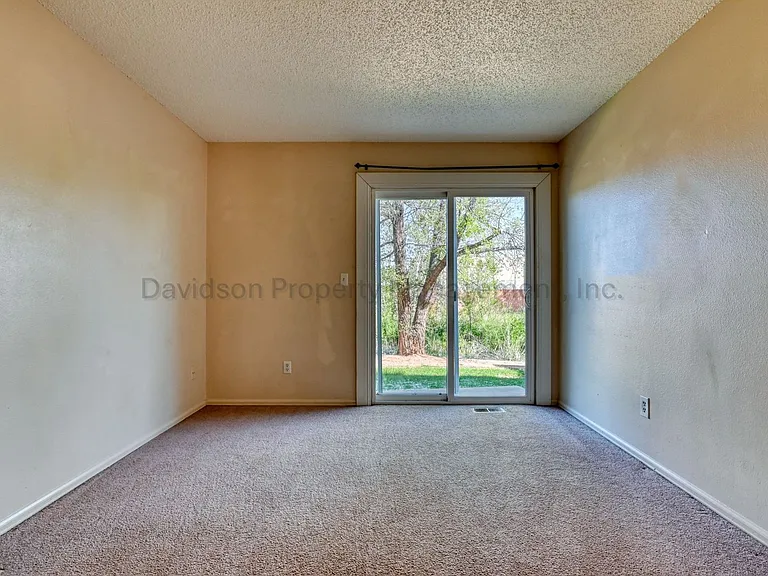 864 London Green Way — Photo 6