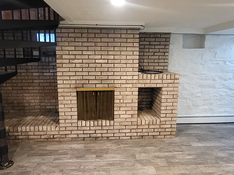 331 Amber St — Photo 23