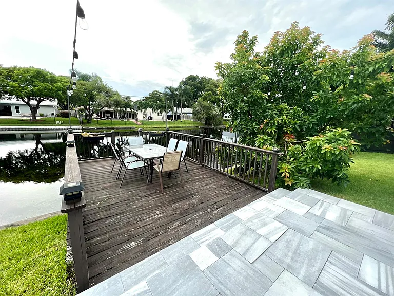 625 W Tropical Way — Photo 12