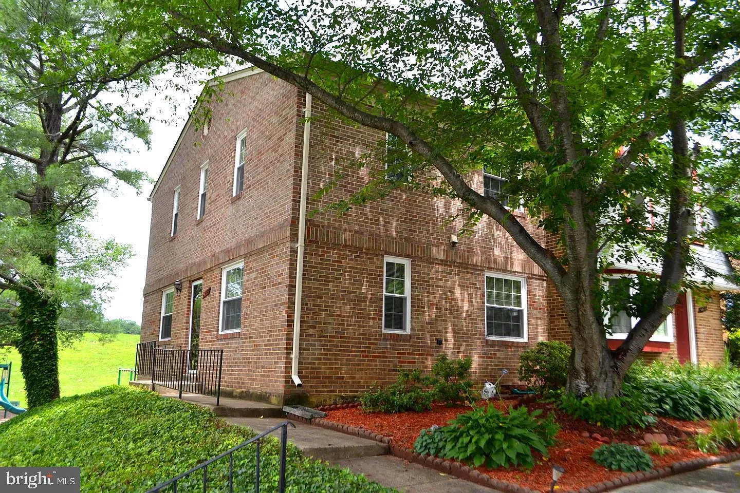 3 bed, 2.5 bath, 1600 sqft, $3,300 — Photo 1