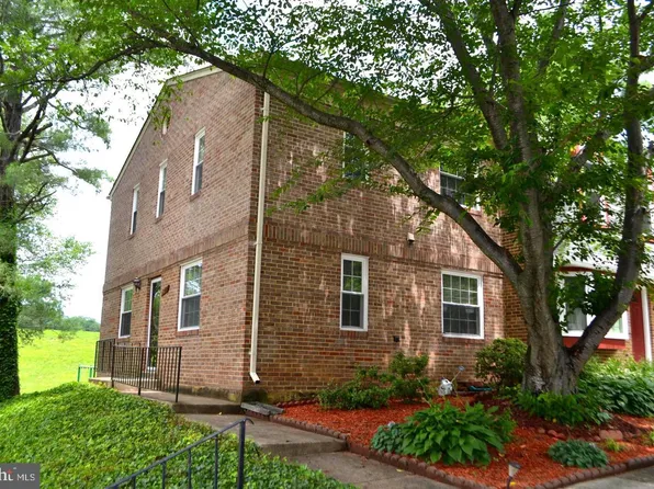 9926 Lakepointe Ct, Burke, VA 22015