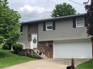 1902 Constitution Dr, Fairmont, WV