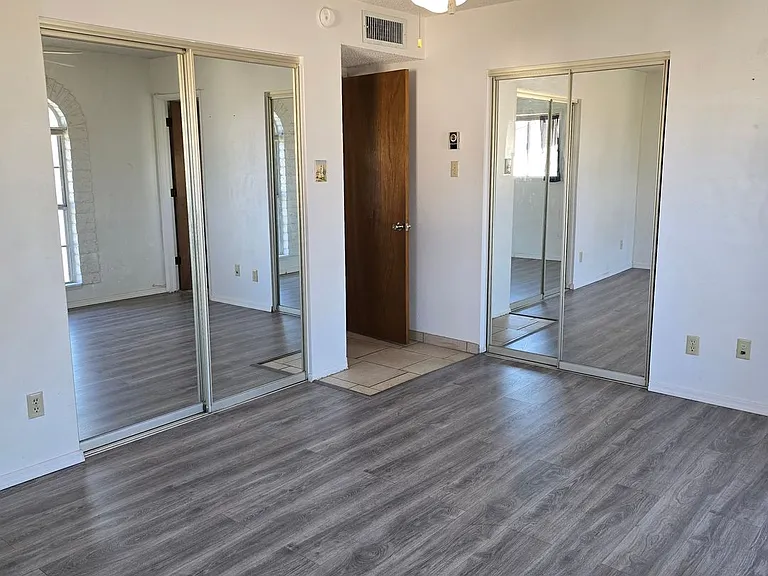 904 E Christmas Tree Ln — Photo 9