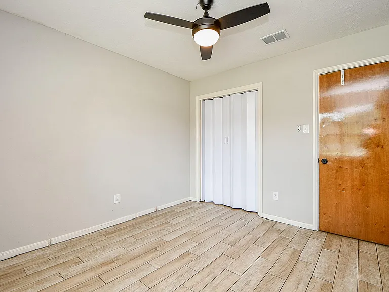 2803 Green Fields Dr — Photo 10