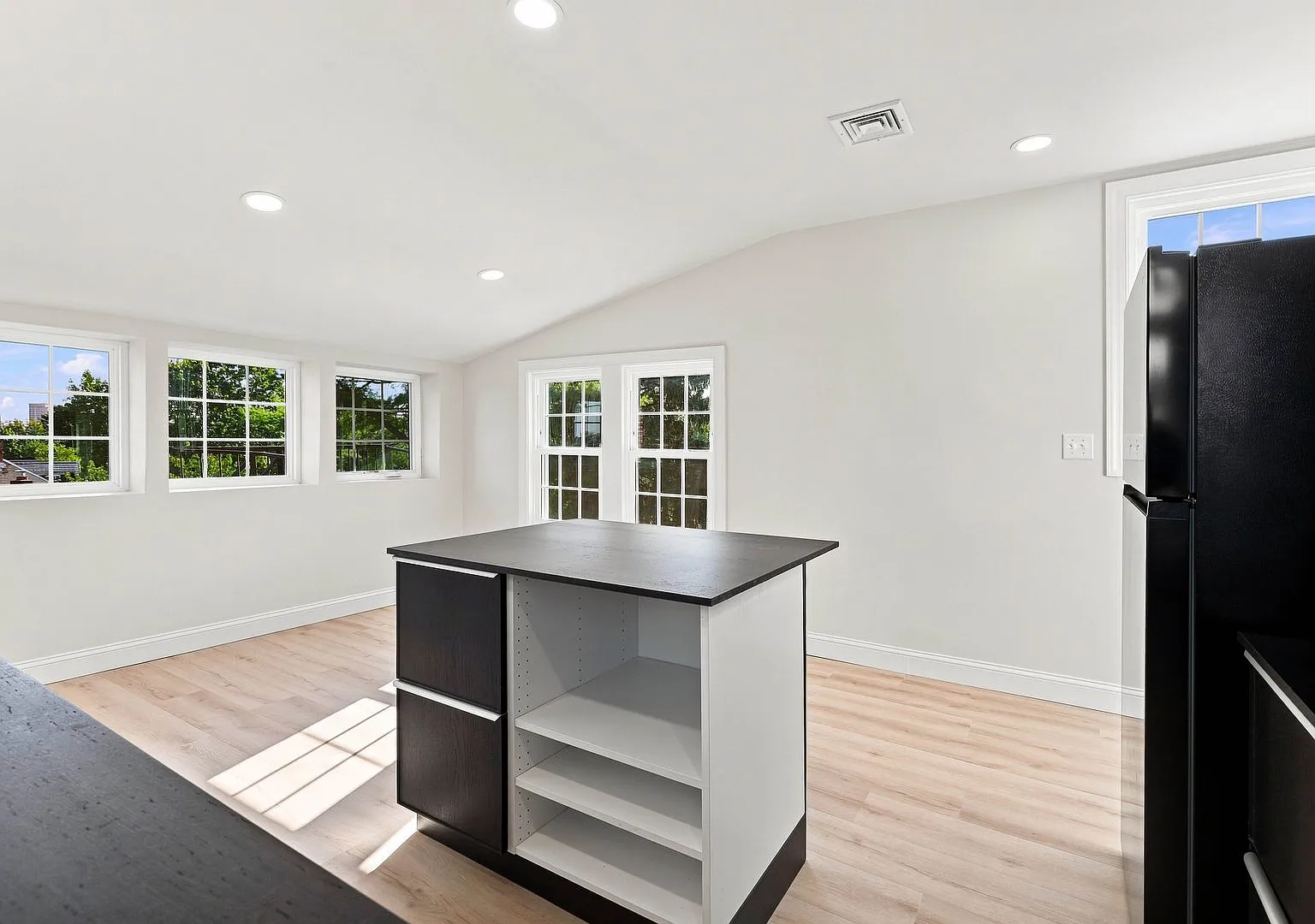 740 W Vine St — Photo 4