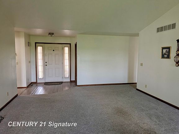4th image of 1249 Oakdale Cir E