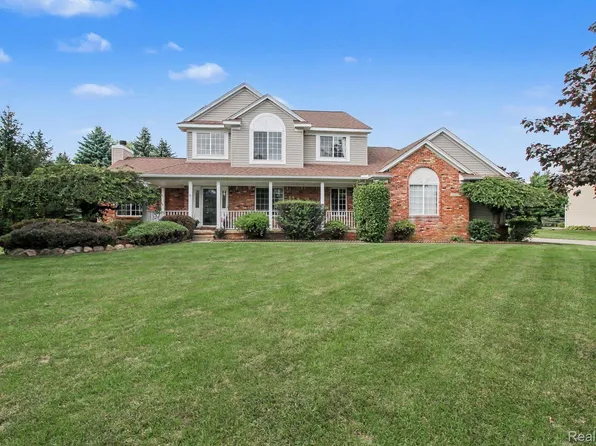 2445 Elkridge Cir, Highland, MI 48356