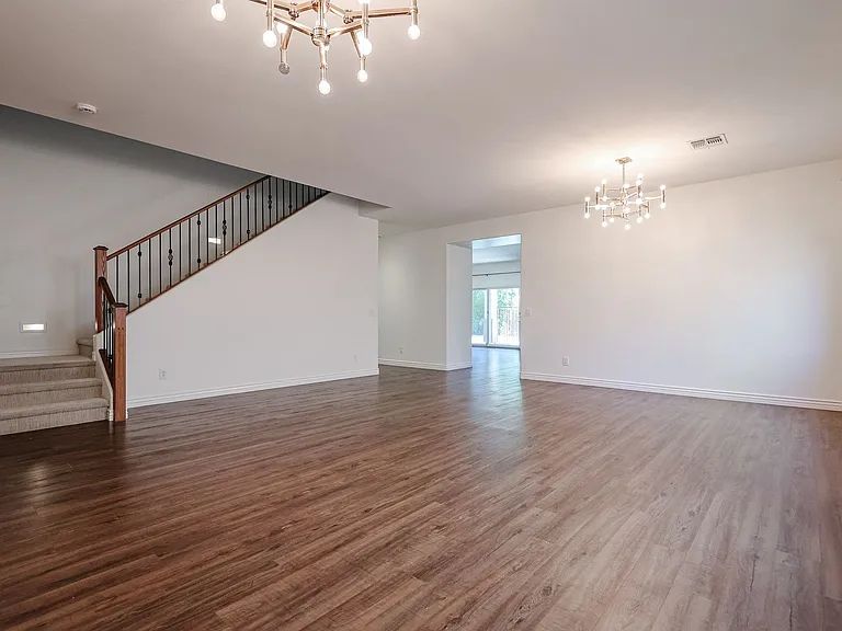 2744 E Donato Dr — Photo 7