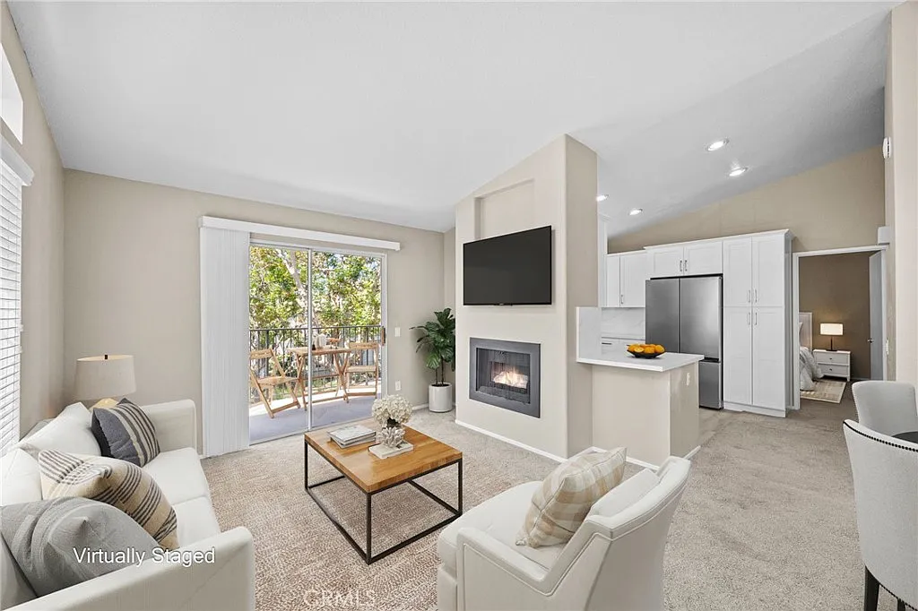 2 bed, 1102 sqft, $3,200 — Photo 3