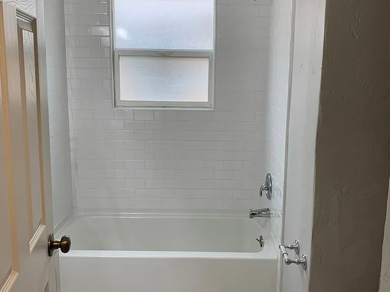 1045 Capitol St — Photo 5