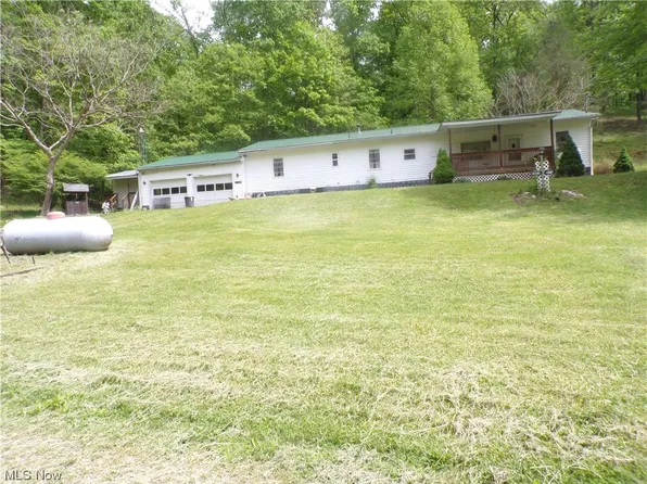 974 Middle Fork Lee Creek Rd, Belleville, WV 26133