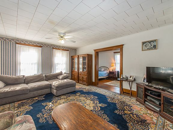 3rd image of 242 Grandview Ave