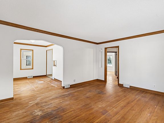 3rd image of 2230 Arthur St NE