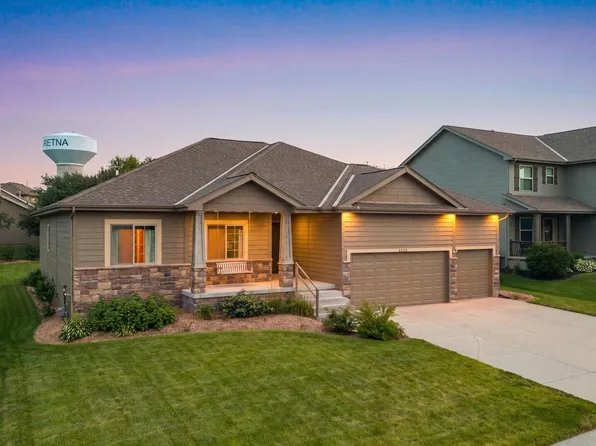 21315 Blackstone Cir, Gretna, NE 68028