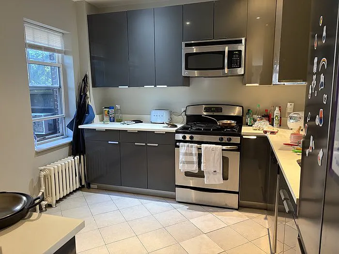 2 bed, 1.0 bath, $3,400 — Photo 2