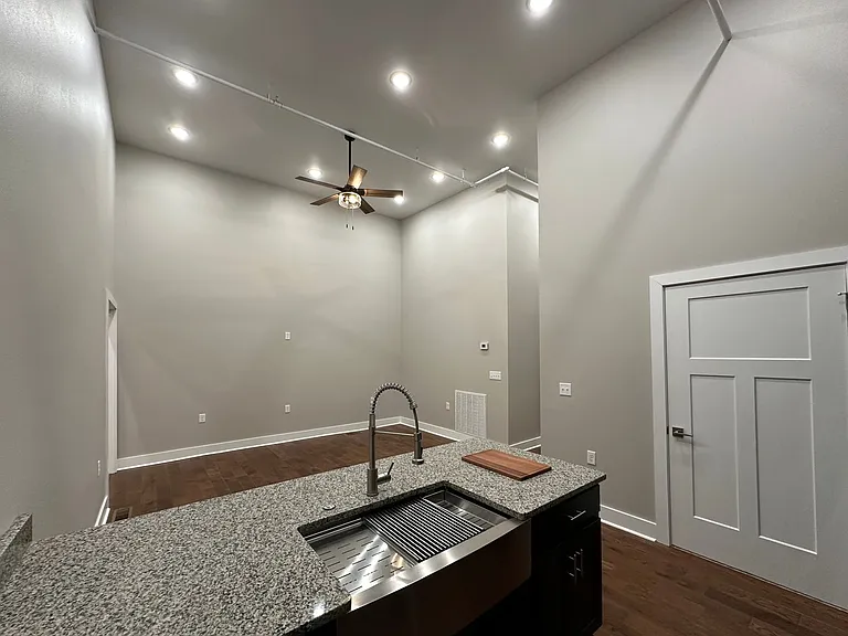 151 W Main St #2 — Photo 1