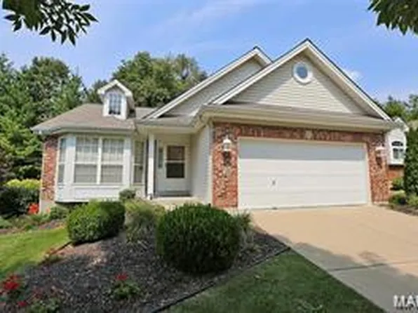 13127 Walden Woods Ct, Saint Louis, MO 63146