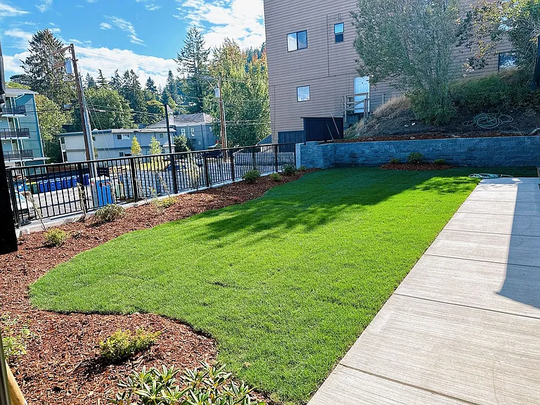 600 E Maple St — Photo 19