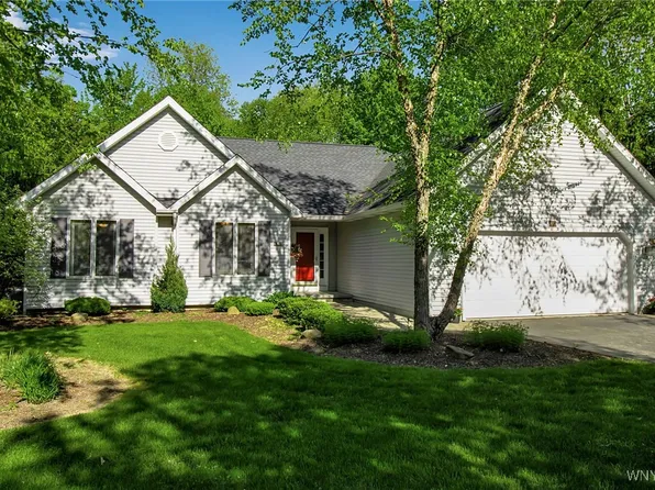 49 W Jerge Dr #E, Elma, NY 14059