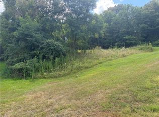 Skidmore Dr, Jeannette, PA 15644