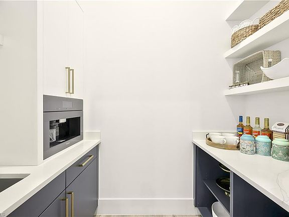 5th image of 933 11th ST SW