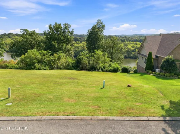 231 Waters Edge Way, Lenoir City, TN 37771