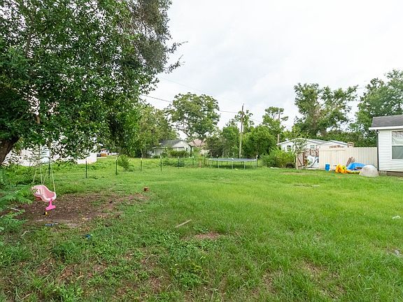 5th image of 1050 Desoto St