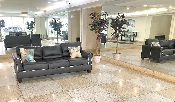 Sold by Berkshire Hathaway HomeServices Fillmore Real Estate | media 18