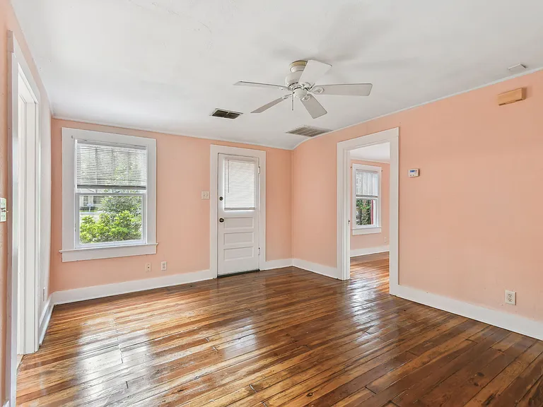 618 Louden Ave — Photo 5