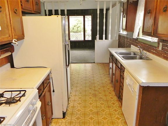 4th image of 4821 Willowbrook Dr