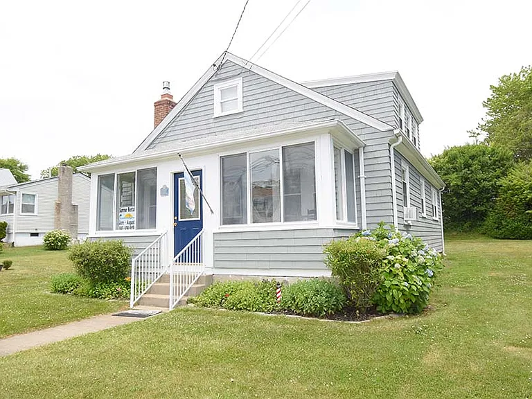 27 Saint James Rd — Photo 2