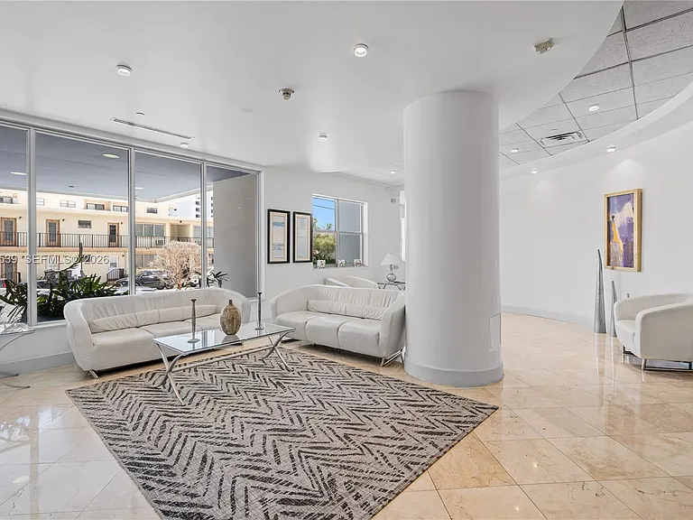401 69th St #Penthouse 101 — Photo 7