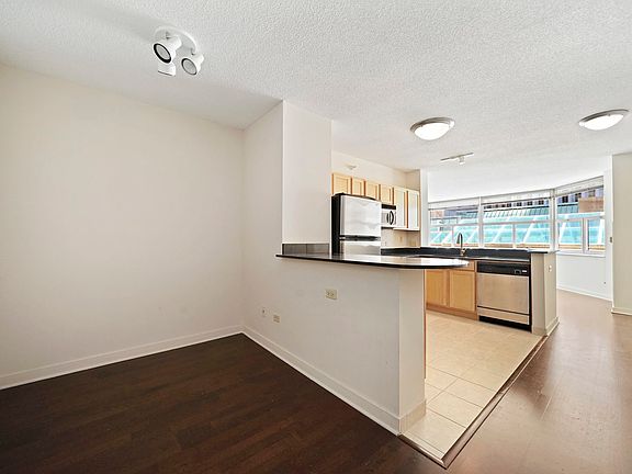 4th image of 222 N Columbus Dr APT 301