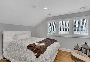 111 Sanborn Ave — Photo 33