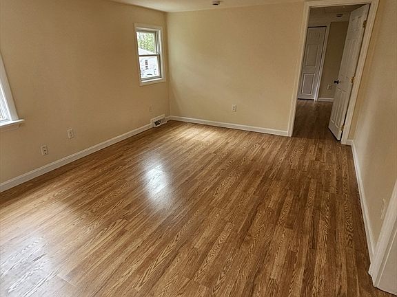 3rd image of 13 Spring Hill Rd