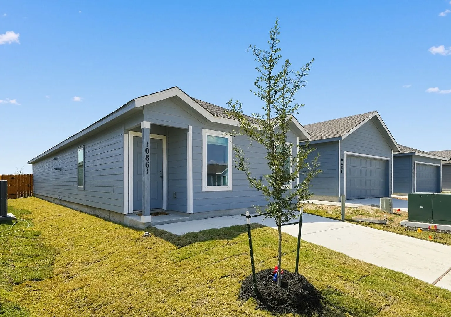 Brand New 4BR House in San Antonio 5 Min to 410 Private Patio Pet Friendly — Photo 2