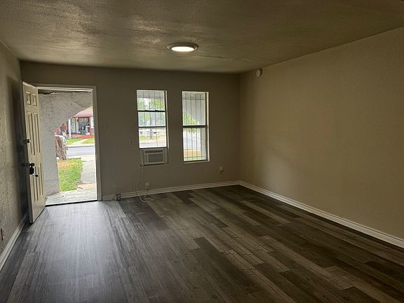4th image of 183 Bangor Dr
