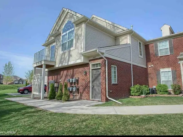 29855 Foxrun Cir, Warren, MI 48092