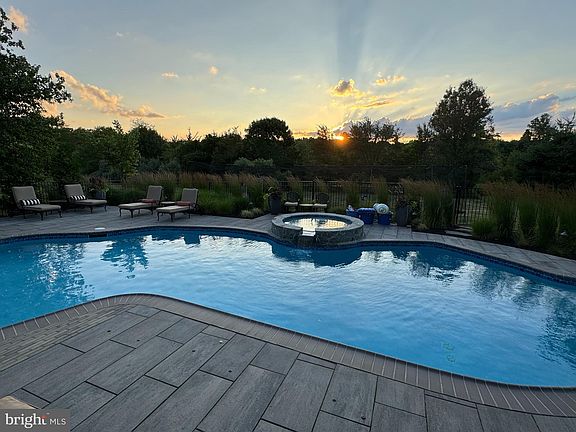 2nd image of 28 Susanna Way