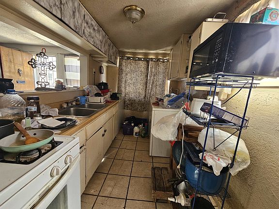 4th image of 1409 Hawaii Ave